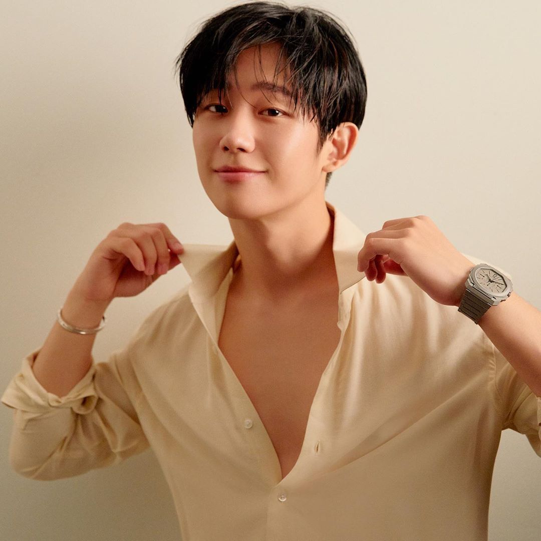 Jung Hae In hiện là một trong những nam diễn viên được săn đón nhất hiện nay