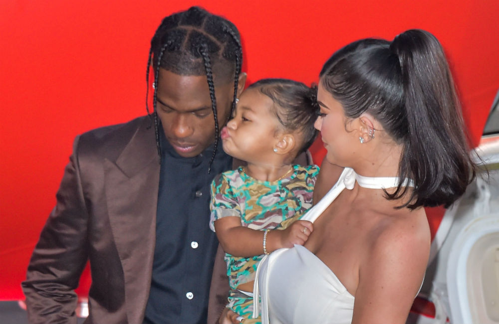 Kylie Jenner và Travis Scott hiện đang sống rất hạnh phúc cùng con gái Stormi