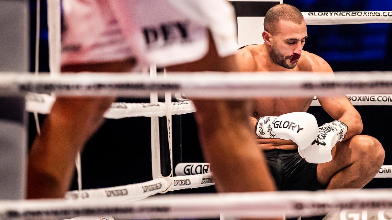 Badr Hari nhận trái đắng vì một phút lơ là