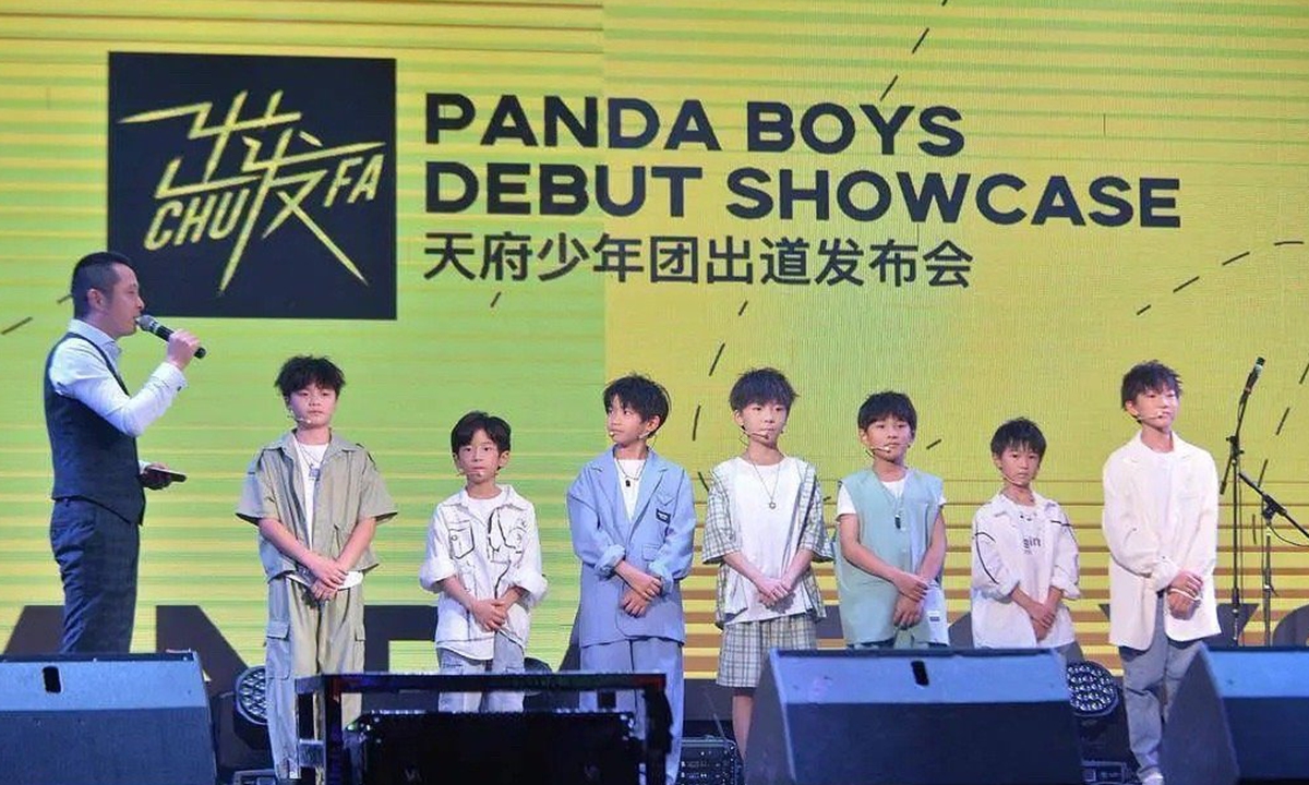 Panda Boys ra mắt với màn trình diễn tại Thành Đô