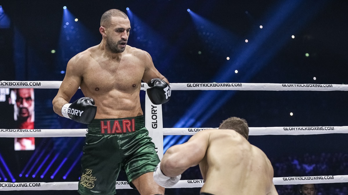 Badr Hari đã thi đấu cực kỳ lấn lướt 